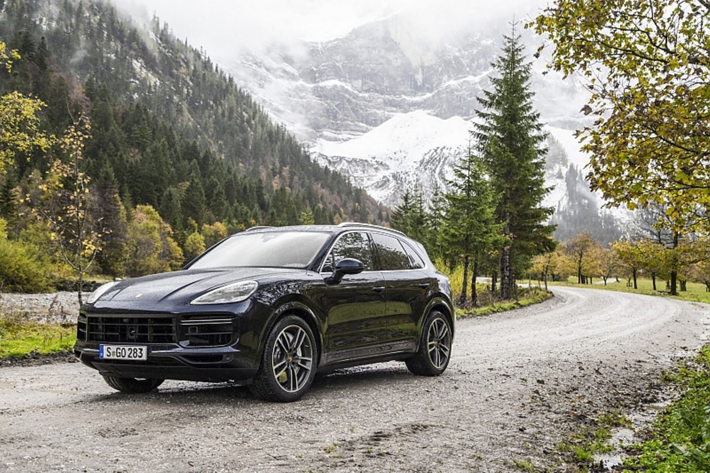 Der Porsche Cayenne Turbo ist 4,93 Meter lang
