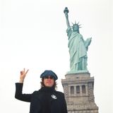 Wahl-New-Yorker John Lennon vor der Freiheitsstatue im Jahr 1974  Dieses und weitere Motive finden Sie hier.