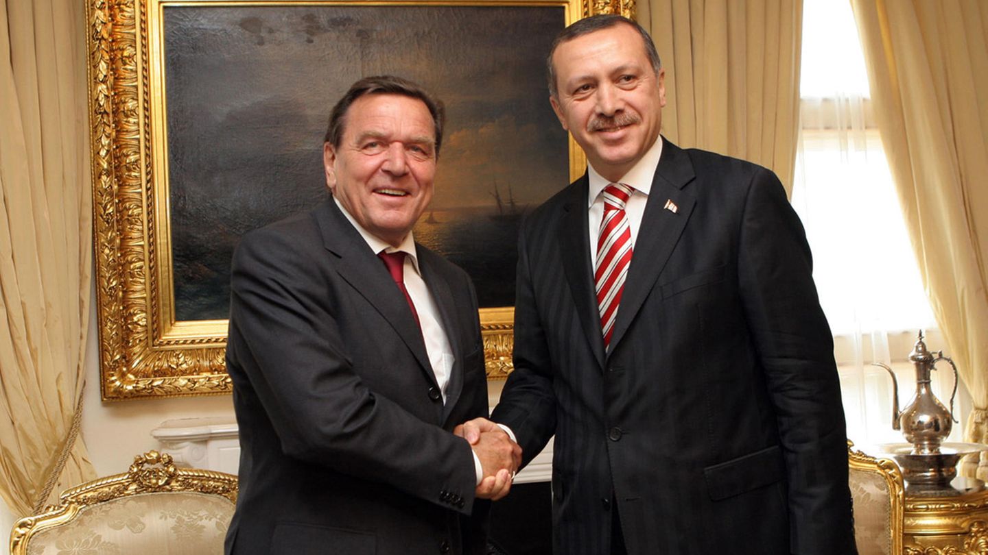 Die Bros vom Bosporus: Gerhard Schröder, der Erdogan-Versteher