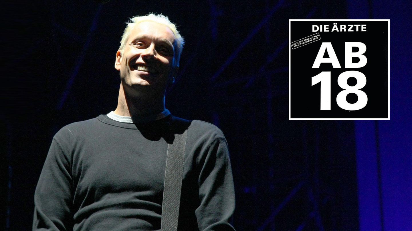 Zensur in der Popkultur: Mitte der 80er Jahre gelang den Ärzten ein Doppelschlag: Sie veröffentlichten mit "Die Ärzte" und "Ab 18" gleich zwei Alben, die auf dem Index landeten und bis heute in Deutschland nicht frei verkäuflich sind. Grund dafür war unter anderem der Song "Geschwisterliebe", der den Geschlechtsverkehr eines Mannes mit seiner 14-jährigen Schwester zum Thema hat. Die Bundesprüfstelle für jugendgefährdende Medien begründete sein Urteil damit, dass das im Lied angedeutete "inzestuöse Verhältnis verherrlicht und propagiert" werde. Das Lied darf in Deutschland auch 2017 weder öffentlich aufgeführt noch beworben oder Jugendlichen unter 18 Jahren zugänglich gemacht werden. Mitte der 80er Jahre gelang den Ärzten ein Doppelschlag: Sie veröffentlichten mit "Die Ärzte" und "Ab 18" gleich zwei Alben, die auf dem Index landeten und bis heute in Deutschland nicht frei verkäuflich sind. Grund dafür war unter anderem der Song "Geschwisterliebe", der den Geschlechtsverkehr eines Mannes mit seiner 14-jährigen Schwester zum Thema hat. Die Bundesprüfstelle für jugendgefährdende Medien begründete sein Urteil damit, dass das im Lied angedeutete "inzestuöse Verhältnis verherrlicht und propagiert" werde. Das Lied darf in Deutschland auch 2017 weder öffentlich aufgeführt noch beworben oder Jugendlichen unter 18 Jahren zugänglich gemacht werden.