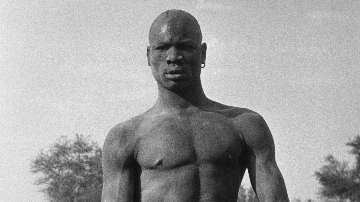 Angehörige des Nuba-Stamms in Kordofan, Sudan, 1949.  Dieses und weitere Motive finden Sie hier.
