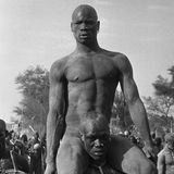 Angehörige des Nuba-Stamms in Kordofan, Sudan, 1949.  Dieses und weitere Motive finden Sie hier.