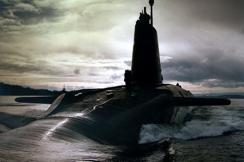 Ein U-Boot der Vanguard-Klasse taucht auf