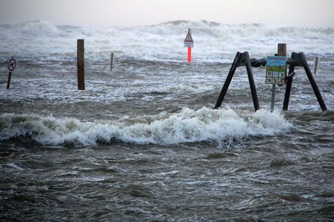 Wetter: Meteorologen warnen vor Orkanböen und Sturmflut