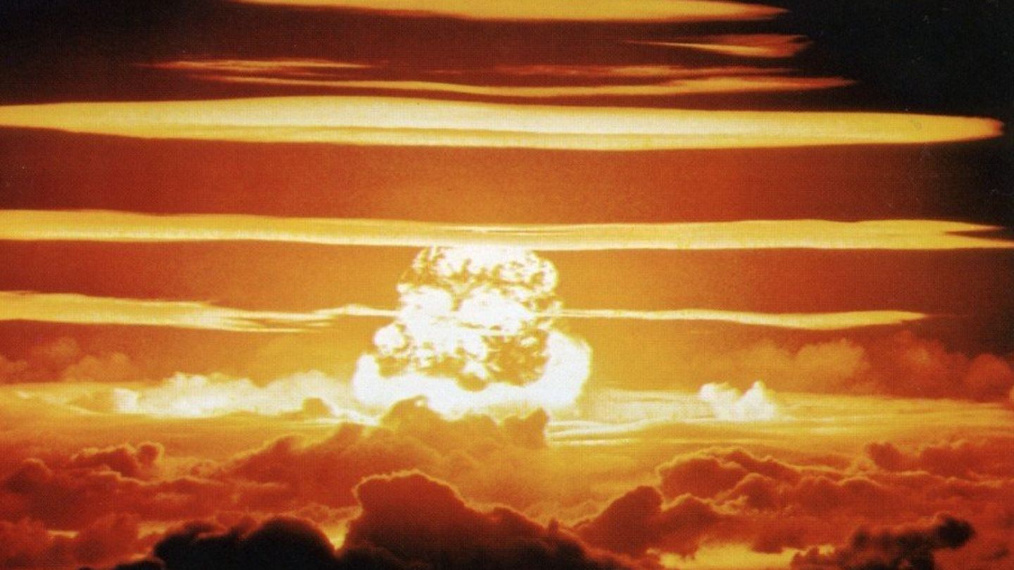 Jede Explosion einer Atombombe führt zu einem elektromagnetischen Impuls