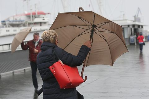 Herbststurm "Herwart" soll Windgeschwindigkeiten von bis zu 120 Stundenkilometer bringen