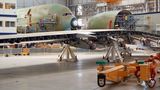 Der Rumpf wird im Airbus-Werk in Toulouse endmontiert. Insgesamt besteht das Flugzeug aus vier Millionen Einzelteilen. An der Fertigung sind 1500 Firmen aus 30 Ländern beteiligt.
