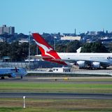 Schon seit 2008 gehört Qantas zu den ersten A380-Kunden. Von den 20 bestellten Exemplaren sind zwölf ausgeliefert. Die australische Airline ließ von einem Designer eigens für diesen Flugzeugtyp die gesamte Innenausstattung komplett neu gestalten. Als Ziel in Europa wird nur London-Heathrow mit der A380 angeflogen.