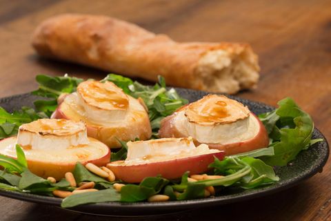 Überbackener Ziegenkäse