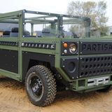 Das ganze Auto wird zusammengeschraubt.