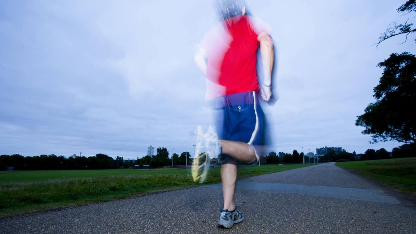 ... Werte wie Distanz, Dauer und Geschwindigkeit aufgelistet und sollen dabei helfen, das Workout optimal auszuwerten und zu verbessern. 