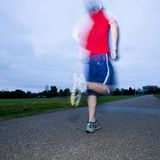 ... Werte wie Distanz, Dauer und Geschwindigkeit aufgelistet und sollen dabei helfen, das Workout optimal auszuwerten und zu verbessern. 