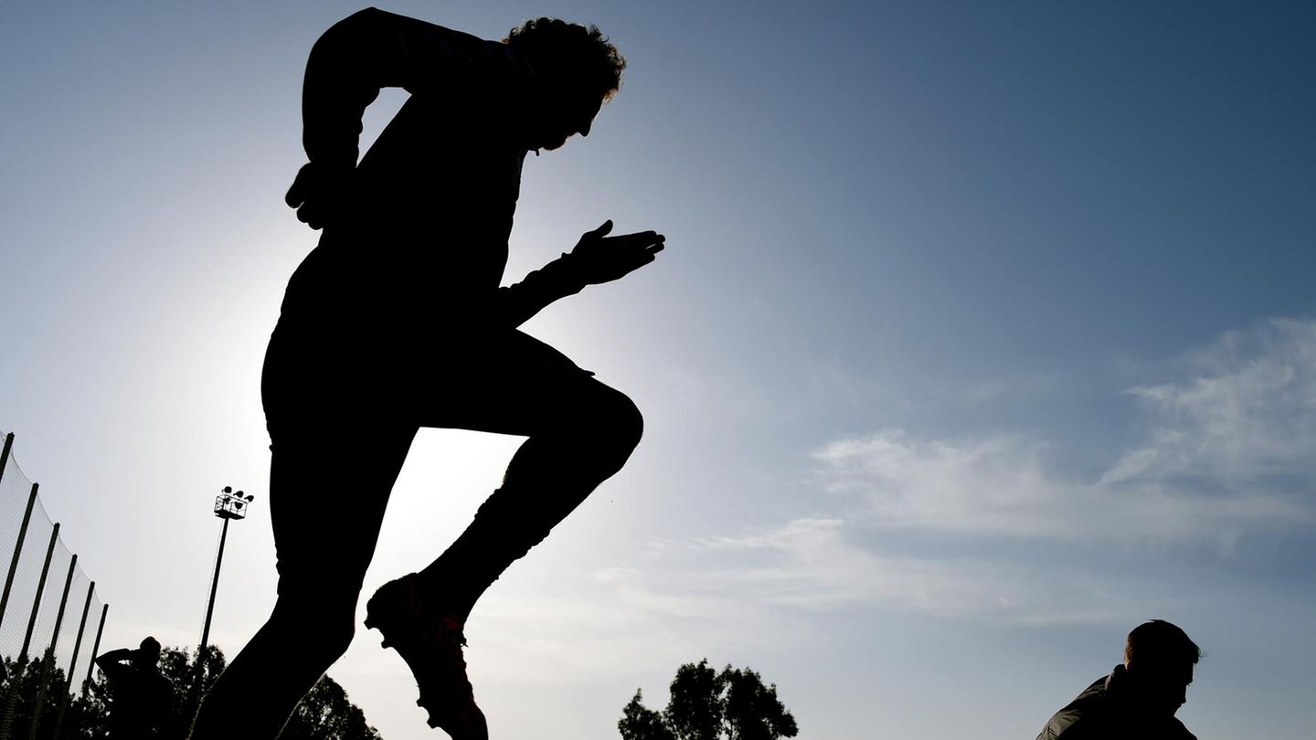 ... Übungen aus dem Bereich "High Intensity Zirkeltraining" verspricht die Anwendung, den Nutzer stärker und beweglicher zu machen.