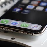 Apple: Vorne Glas, hinten Glas und in der Mitte hochglanzpolierter Edelstahl: Beim iPhone X verwendet Apple erstmals seit 2014 wieder ein neues Design.