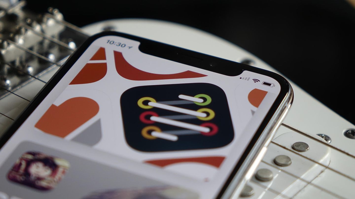 Apple: Nur an der Oberseite gibt es eine Aussparung. Darin steckt die neue Gesichtserkennungskamera.
