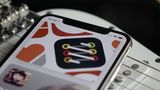 Apple: Nur an der Oberseite gibt es eine Aussparung. Darin steckt die neue Gesichtserkennungskamera.