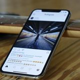 Apple: Viele Apps wurden bereits auf den längeren 18:9-Bildschirm angepasst, etwa das Bildernetzwerk Instagram. Andere noch nicht - beispielsweise Google Maps.