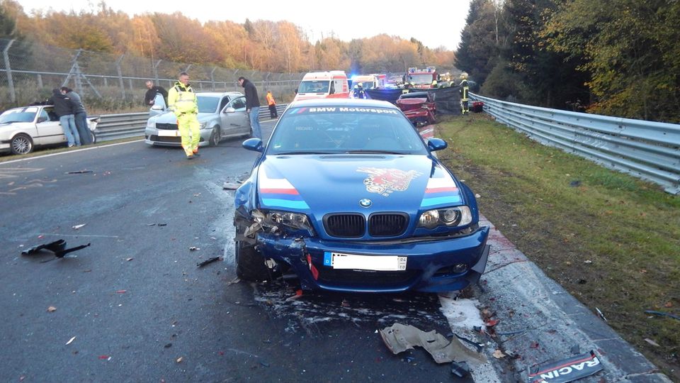 Nachrichten aus Deutschland Nachrichten aus Deutschland: Massenunfall auf dem Nürburgring