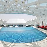 The Yas Viceroy Hotel  Das Yas Hotel gehört zu den spektakulären Entwürfen des kanadischen Architektenpaars Hani Rashid and Lise Anne Couture, den Begründern des Büros Asymptote Architecture. Auf dem Dach platzierten sie Pool und Bar, umsponnen von einem Netz, das beide Gebäude unter einer luftigen Hülle zusammenhält.  Infos: www.viceroyhotelsandresorts.com