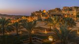 Qasr Al Sarab Desert Resort by Anantara  Die Architektur dieses Edelhotels in einer der größten Sandwüsten der Erde harmoniert mit der Landschaft. Die Formensprache basiert auf traditioneller arabischer Baukunst und verbindet Altes mit Neuem.    Infos: https://qasralsarab.anantara.de.com