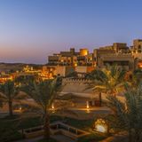 Qasr Al Sarab Desert Resort by Anantara  Die Architektur dieses Edelhotels in einer der größten Sandwüsten der Erde harmoniert mit der Landschaft. Die Formensprache basiert auf traditioneller arabischer Baukunst und verbindet Altes mit Neuem.    Infos: https://qasralsarab.anantara.de.com