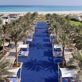 Park Hyatt Abu Dhabi Hotel and Villas  Entspannen auf einer Liege am langgestreckten Pool oder am naturgeschützten Strand auf der Abu Dhabi vorgelagerten Insel Saadiyat. Hauptattraktion auf der 27 Quadratkilometer großen Insel ist die Dependance des Louvre Museums Abu Dhabi.  Infos: https://abudhabi.park.hyatt.com/en/hotel/home.html
