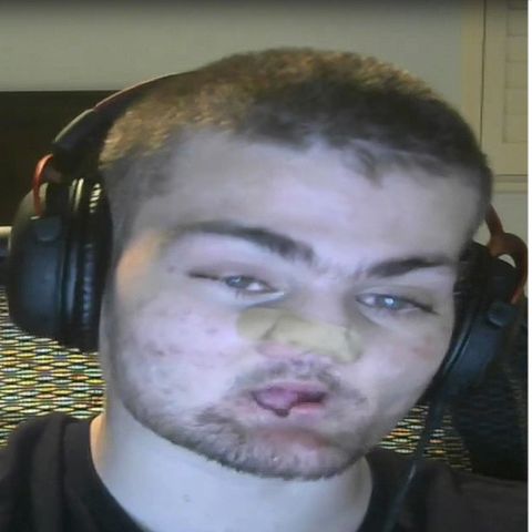 Der Gamer Adam Bahriz Loop in seinem Lieblingsgame Counterstrike