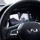 Nissan ProPilot 3 - das Bild der Frontkamera in der Instrumenteneinheit