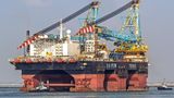 Der Zweitplatzierte - Saipem 7000 - ist 197,5 Meter lang sowie 87 Meter breit. Mit nur zwei kleinen Kranen befördert er ein Gesamtgewicht von 14.000 Tonnen. Das ist mehr als 100 große LKWs.
