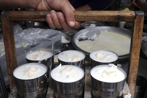 Nach Angaben der Polizei wurde die vergiftete Milch für Lassi verwendet, einen in Südostasien populären Joghurt-Drink
