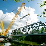 Der Letzte in der Liste der höchsten Riesenraupenkrane der Welt ist der Terex Demag CC 6800-1. Dieses Modell ist 204 Meter hoch und kann stolze 1.250 Tonnen Ballast tragen.