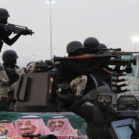 Saudische Streitkräfte bei einer Parade