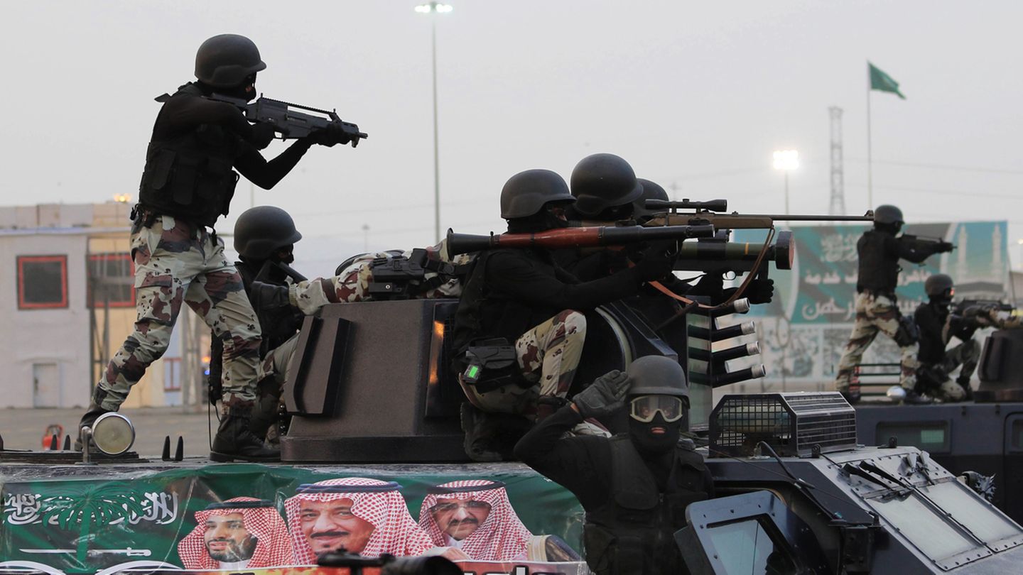 Saudische Streitkräfte bei einer Parade