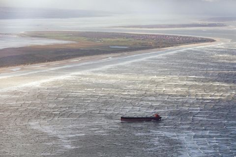Frachter "Glory Amsterdam" vor Langeoog geborgen
