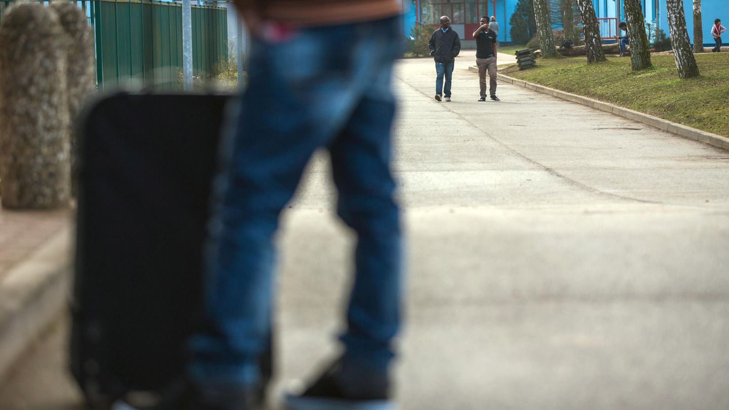 Medienbericht: Verbleib von 30.000 abgelehnten Asylbewerbern unbekannt
