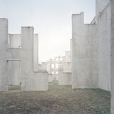 Der Fotograf Gregor Sailer findet in den Kulissenstädten grafisch durchstruktierte Motive.