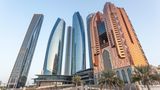 Observation Deck at 300  Über den Dächern von Abu Dhabi: In der 74. Etage im zweiten der fünf Etihad Türme kann man den Ausblick aus 300 Metern Höhe auf Abu Dhabi bewundern. Gleichzeitig hat man Zutritt zum höchstgelegenen Restaurant der Stadt.  Infos: www.jumeirah.com