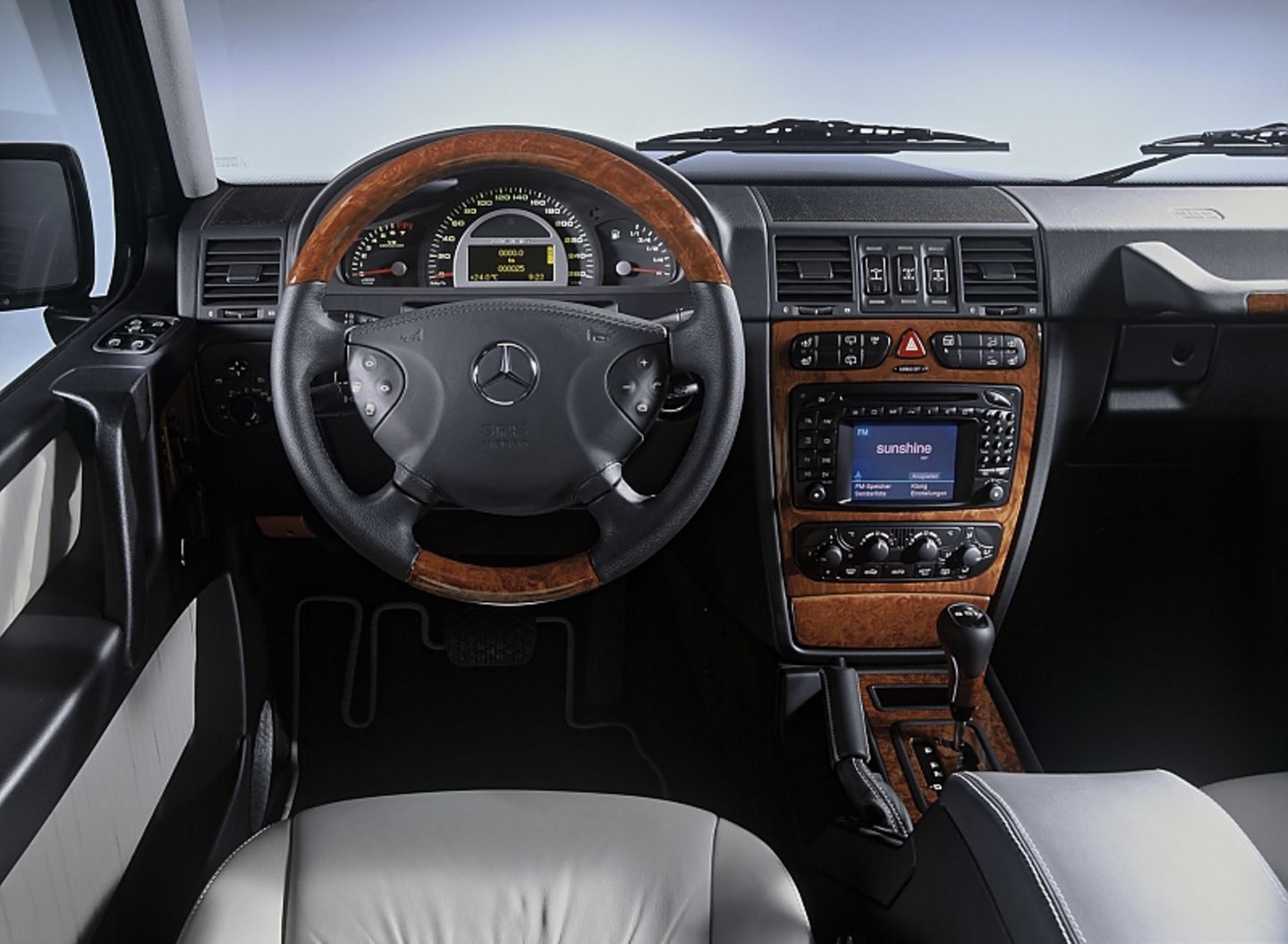Mercedes G-Klasse - das Cockpit änderte sich im Laufe der Jahre immer wieder deutlich
