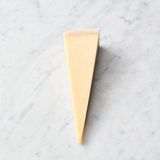 Die abgetropfte Pasta und 1 Schuss Kochwasser unter die Pilze mischen, den Großteil des Parmesans hineinreiben ... 