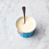 ... und die Crème fraîche unterziehen.