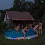 Frauenabend in einem Garten der Schrebergartenkolonie Dornröschen