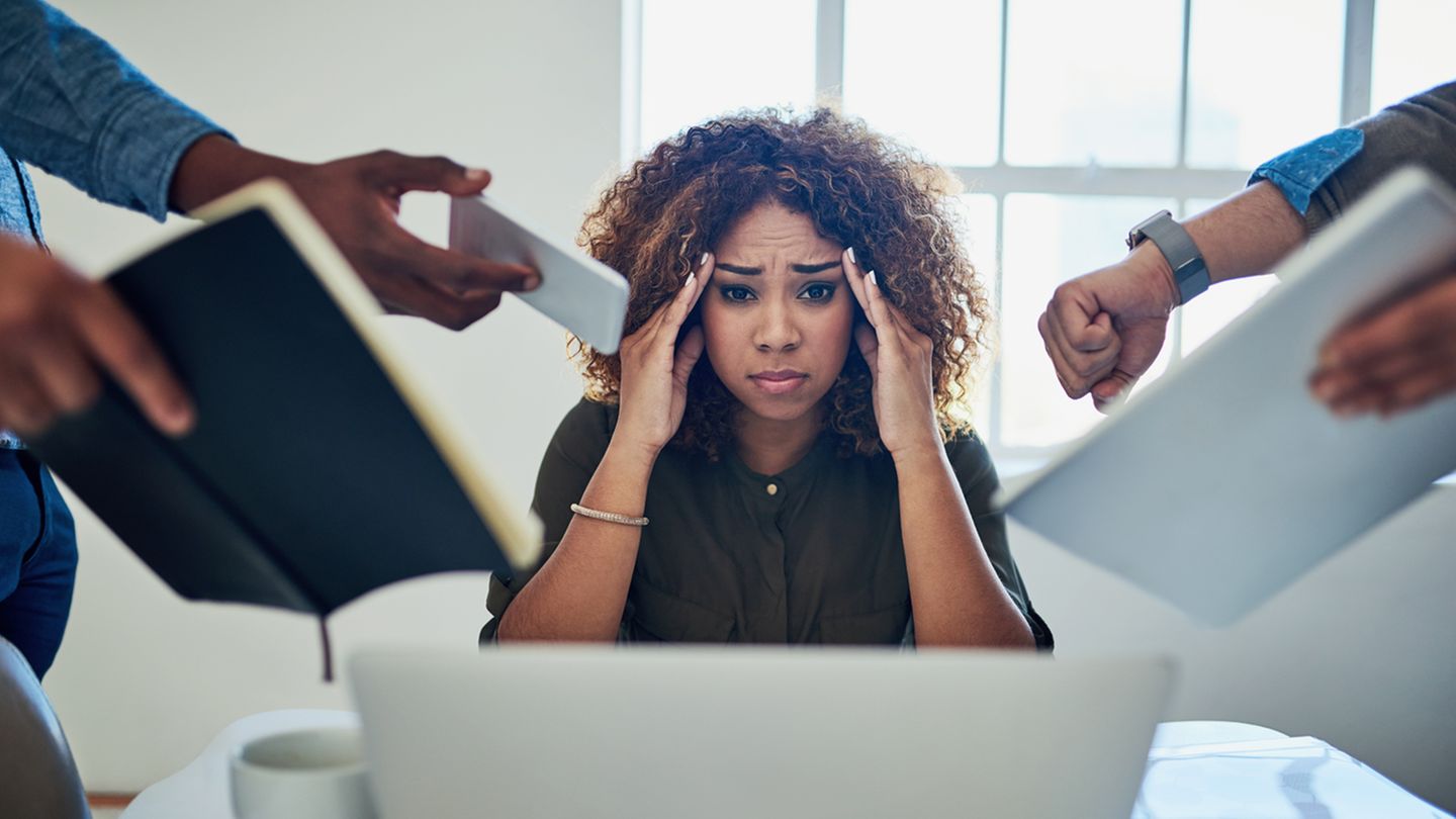 Überforderung, fehlende Anerkennung, schlechter Chef? Unzufriedenheit im Job kann verschiedene Ursachen haben