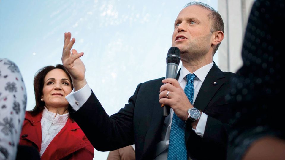 Journalistin Daphne Caruana Galizia: Maltas Premierminister Joseph Muscat mit seiner Frau Michelle Maltas Premierminister Joseph Muscat mit seiner Frau Michelle