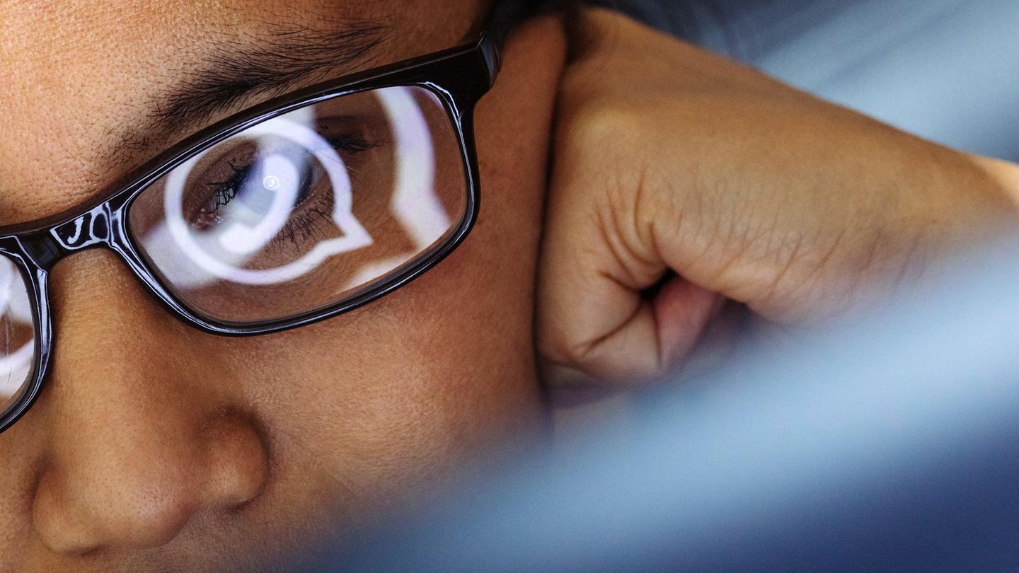 Brille mit Whatsapp-Symbol