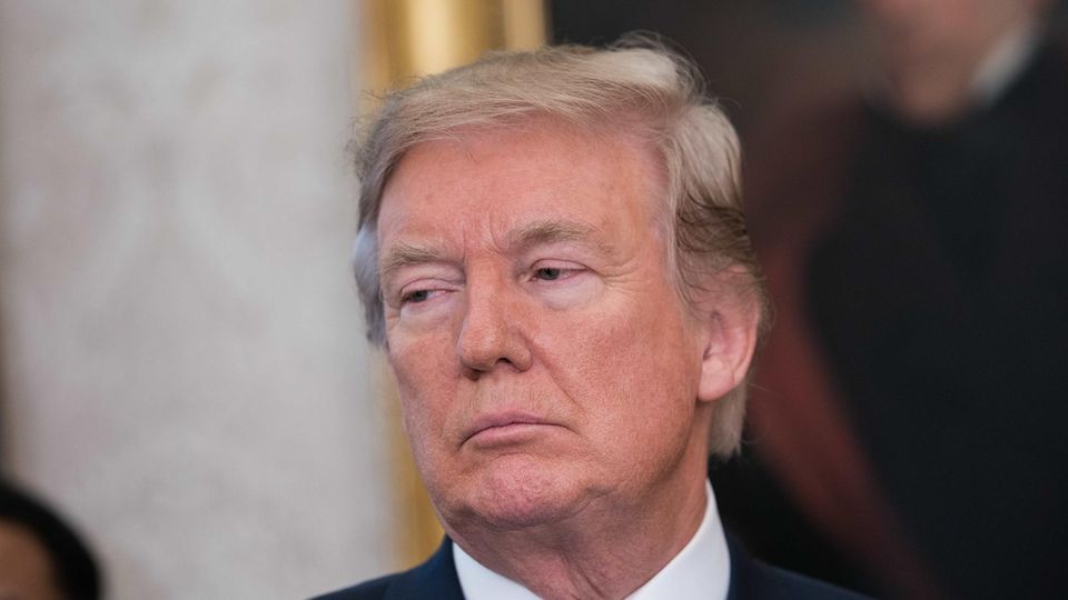 Sexuelle Belästigung: Auch der US-Präsident Donald Trump soll vor seiner Wahl mehrere Frauen sexuell belästigt haben Auch der US-Präsident Donald Trump soll vor seiner Wahl mehrere Frauen sexuell belästigt haben