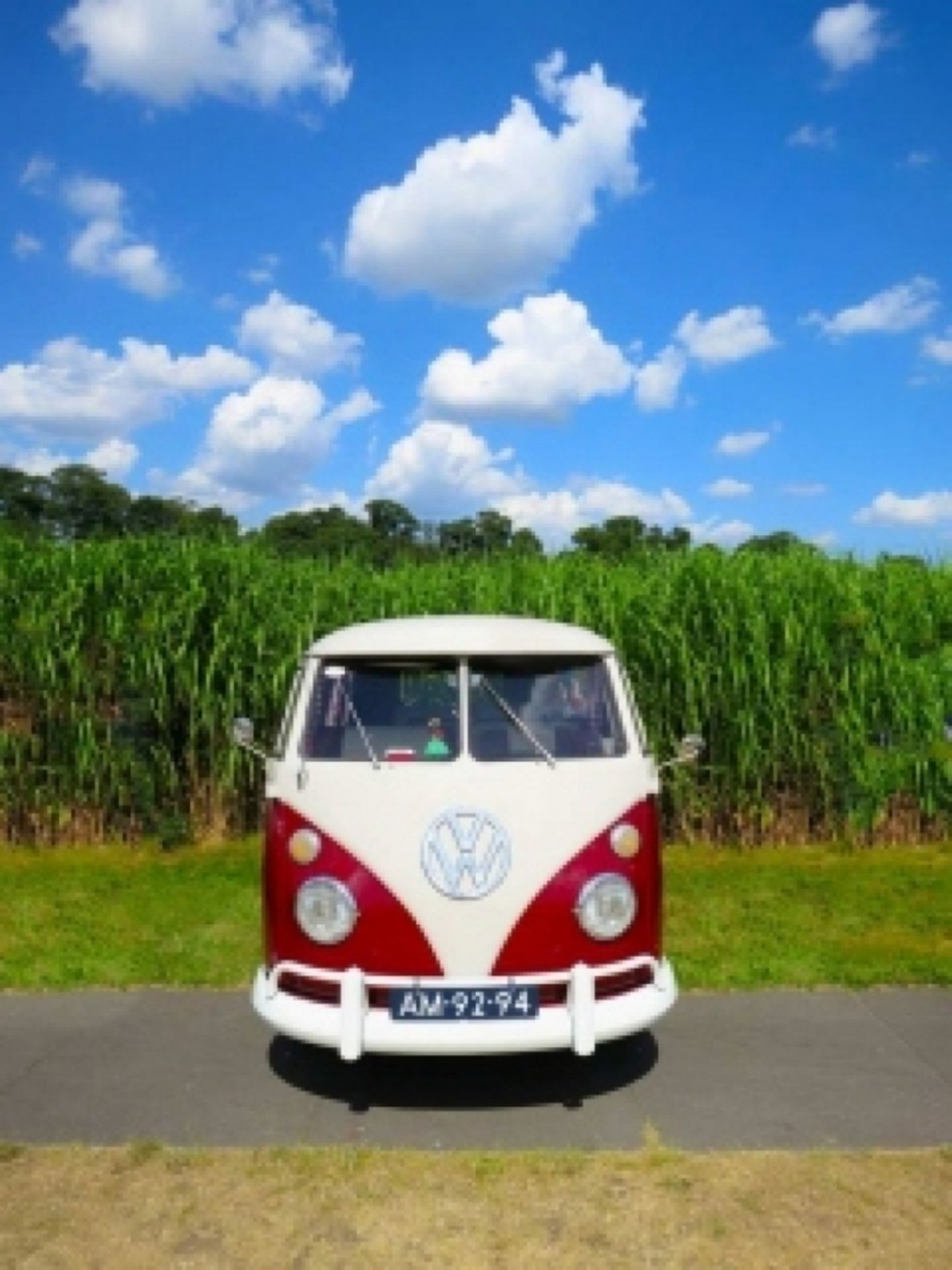Gehört nicht auf die verschneite Straße: der VW T1