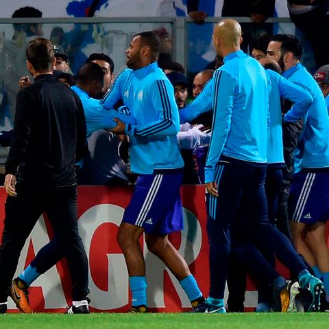 Die verstörenden Szenen ereigneten sich bereits vor Anpfiff der Partie in der Europa League