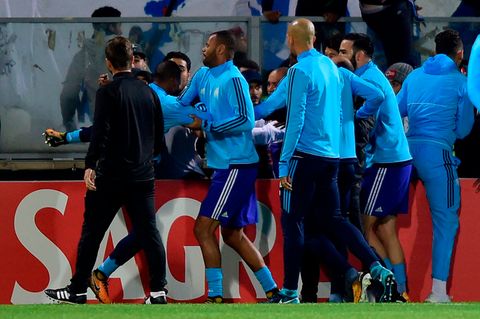 Die verstörenden Szenen ereigneten sich bereits vor Anpfiff der Partie in der Europa League