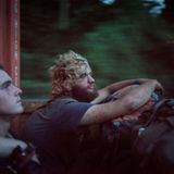 Die Hobos Wolf und Toadstool reisen in einem Güterzug durch Kansas