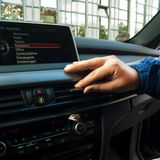 Klimaanlage  Besonders im Winter sind Wasseransammlungen in Heizung, Klimaanlage und im Kühlsystem möglich. Für Laien ist es ratsam, die Komponenten durch eine Werkstatt zu prüfen. Wird das Auto regelmäßig zum Service geschickt, muss man den Check nicht extra vornehmen. Wird der Wagen nicht regelmäßig gewartet, sollte man zumindest den Luftfilter wechseln und die Ansaugkanäle von Laub und Schmutz befreien. 